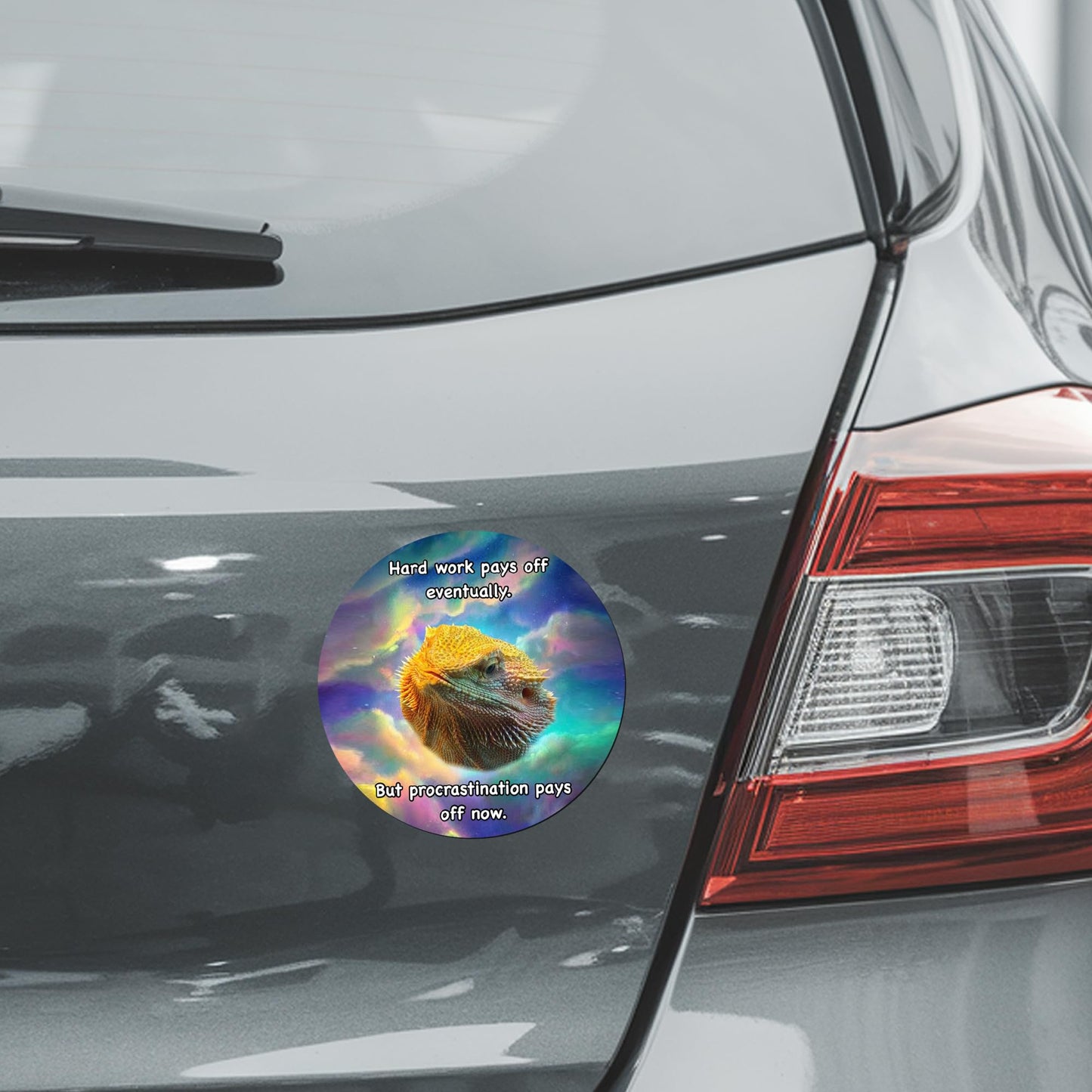 Magnet Me Up WHOSAGOODLIZARD 5" Round Funny Lizard Car Magnet - Hardwork Pays Off, But Procrastination Pays Off Now - Car Fridge Locker Magnetic Decal - UV Printed Vinyl, Souvenir Gifts, Made in USA