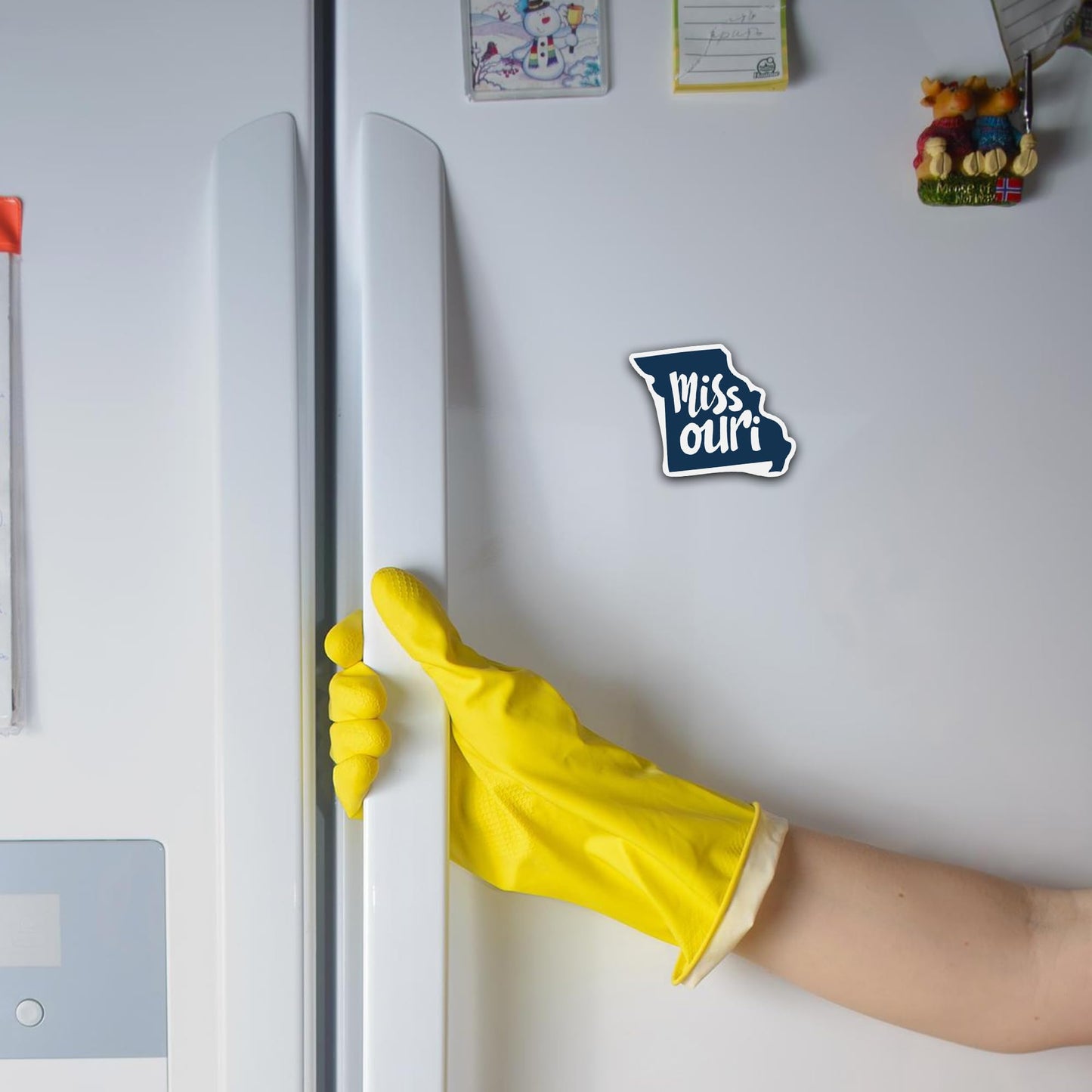 Magnet Me Up Missouri US State Magnet - 4.3x5 Inch Collectible Missouri-Shaped Fridge Magnet, Full-Color UV Printed Vinyl Travel Souvenir Gift, Durable Magnetic Decal, Made in The USA