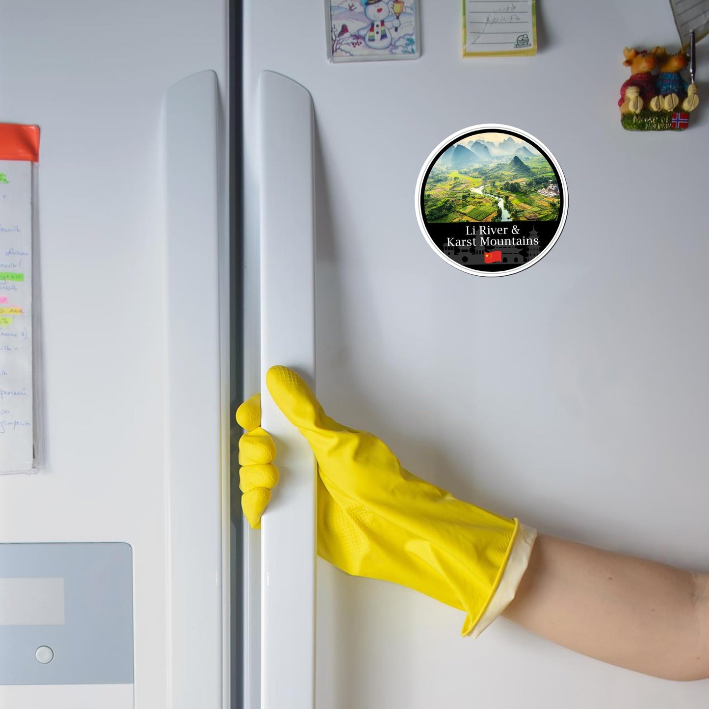 Magnet Me Up Li River & Karst Mountains Magnet Decal - 5" Round, Full-Color Chinese Souvenir, Automotive Magnet for Car, Truck, Or Any Magnetic Surface, Made in The USA